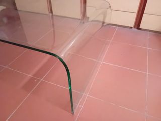 Tavolino basso di cristallo