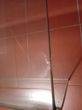 Tavolino basso di cristallo