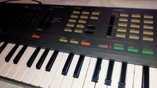 Sintetizador FM Yamaha PSS 360