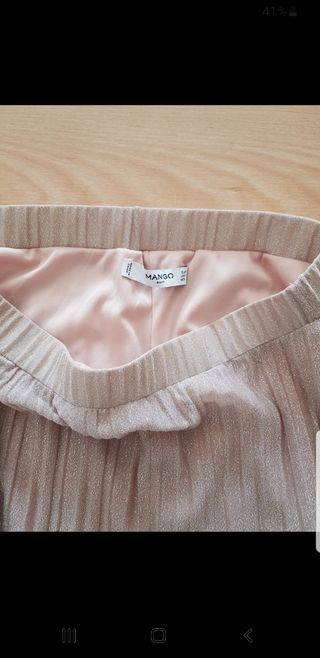 falda Midi plisada rosa palo de Mango