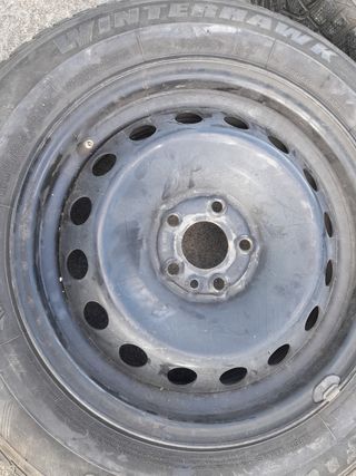 Se vende 2 neumáticos en buen estado