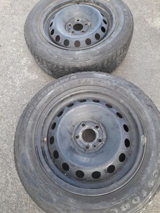 Se vende 2 neumáticos en buen estado