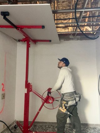 INSTALACION DE TARIMA PLADUR PINTOR ENLUCIDOS
