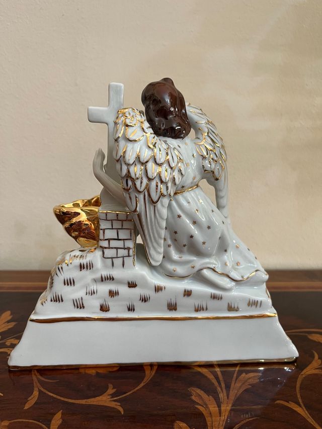 Acquasantiera in porcellana