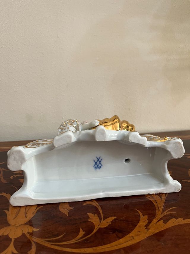 Acquasantiera in porcellana