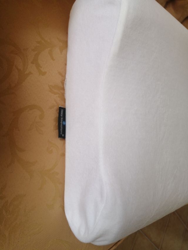 Cuscino cervicale ergonomico