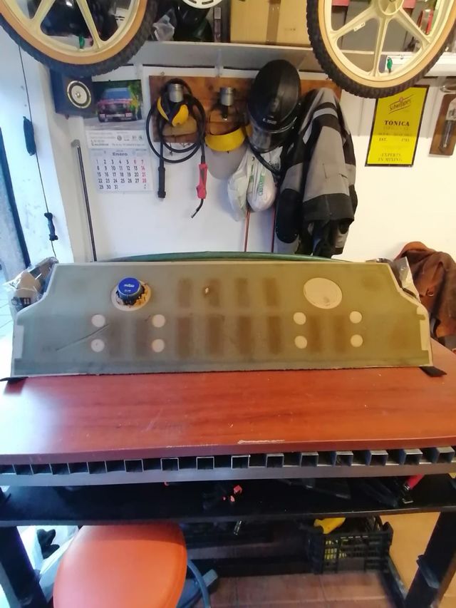 Bandeja de altavoces de volkswagen polo