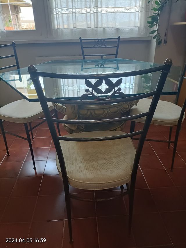 Tavolo con  sedie