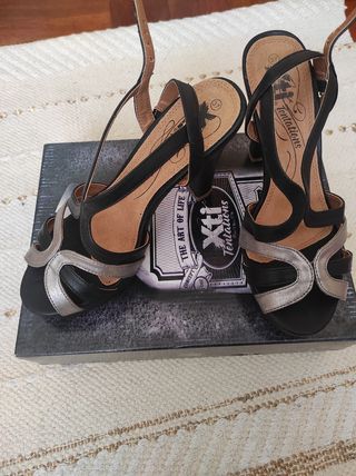 Sandalias de tacón negro (talla37)