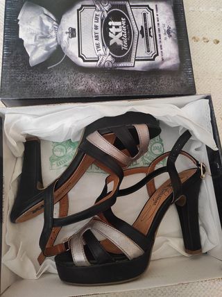 Sandalias de tacón negro (talla37)