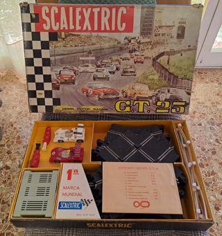Scalextric gran lote 44 circuitos y 55 cohes