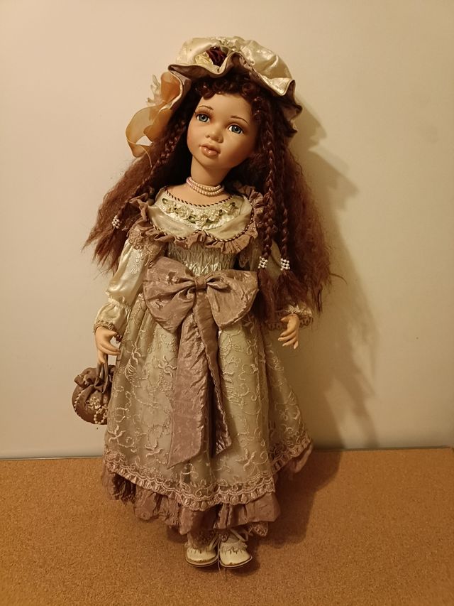 Muñeca de porcelana de 65 cm 