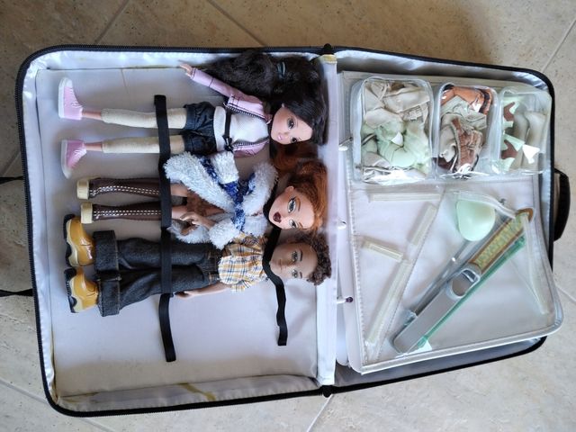 Muñecas Bratz con Maletin y ropa
