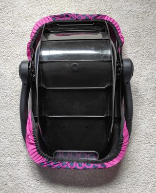 Porta Bebé - Maxi Cosi para Muñeca