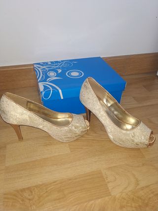 Zapatos de Tacón de Encaje y Raso 