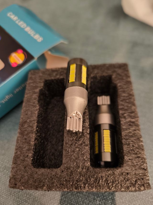 Bombillas led marcha atrás coche