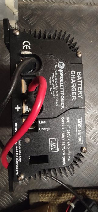 Cargador de batería de autocaravana