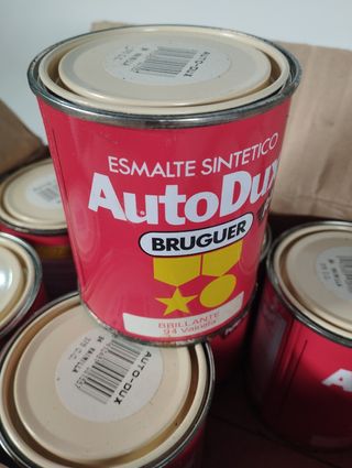 Caja de Pintura esmalte en liquidación 