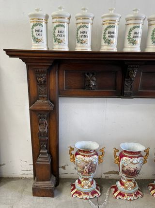 Frontal de chimenea en madera de roble.