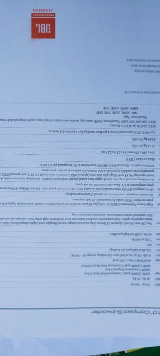 Altavoz con bombo y subwoofer profesional. JBL