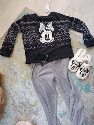 Pijama Mini y zapatillas a juego talla 37 sistrena