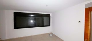 Piso.  con párquing, terraza y piscina comunitaria