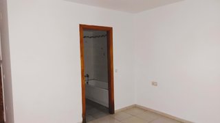 Piso.  con párquing, terraza y piscina comunitaria