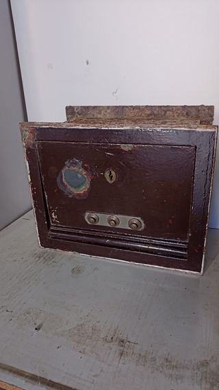 Caja fuerte antigua