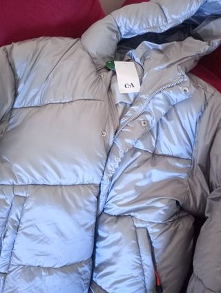 Chaquetón plateado nuevo. Color Plata