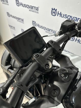 ULTIMA UNIDAD - HUSQVARNA VITPILEN 401 2024