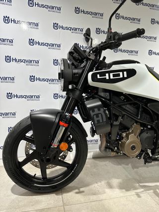 ULTIMA UNIDAD - HUSQVARNA VITPILEN 401 2024