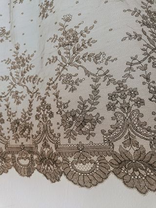 Antigua mantilla chantilly