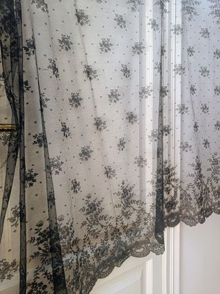 Antigua mantilla chantilly