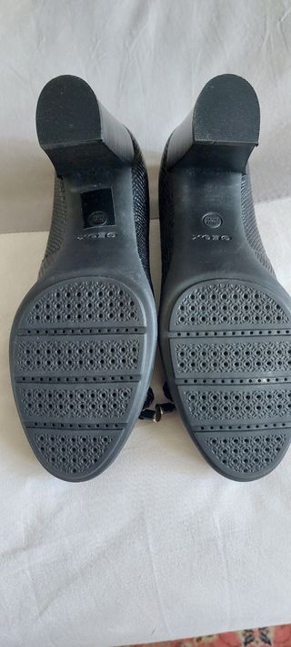Zapatos tacon Geox negros
