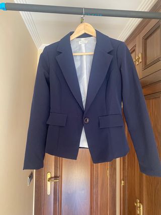 Americana corta en azul marino