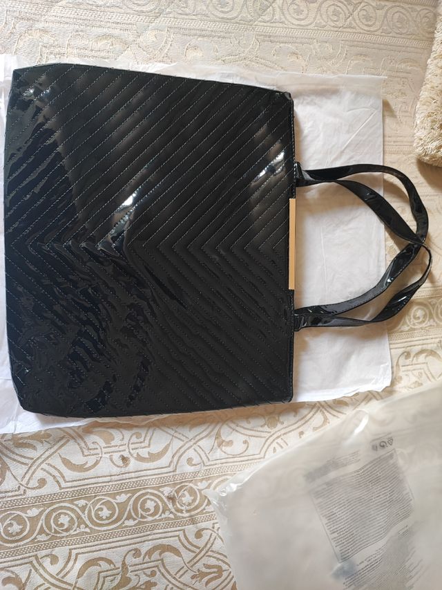Borsa nera lucida nuova