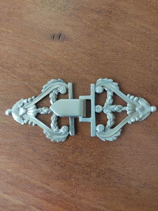 Broche de capa de plata del xviii