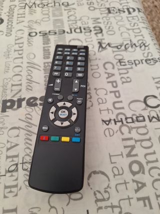 Televisión 17" + soporte de pared