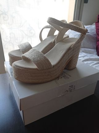 Sandalias de tacón esparto a estrenar