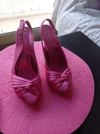 Zapatos de tacón rosas de fiesta