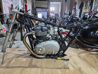 Triumph Bonneville T120 thruxton