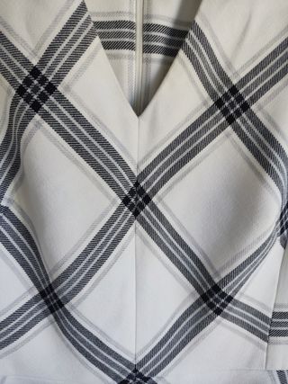 Vestido Karen Millen elegante blanco y rayas negr 