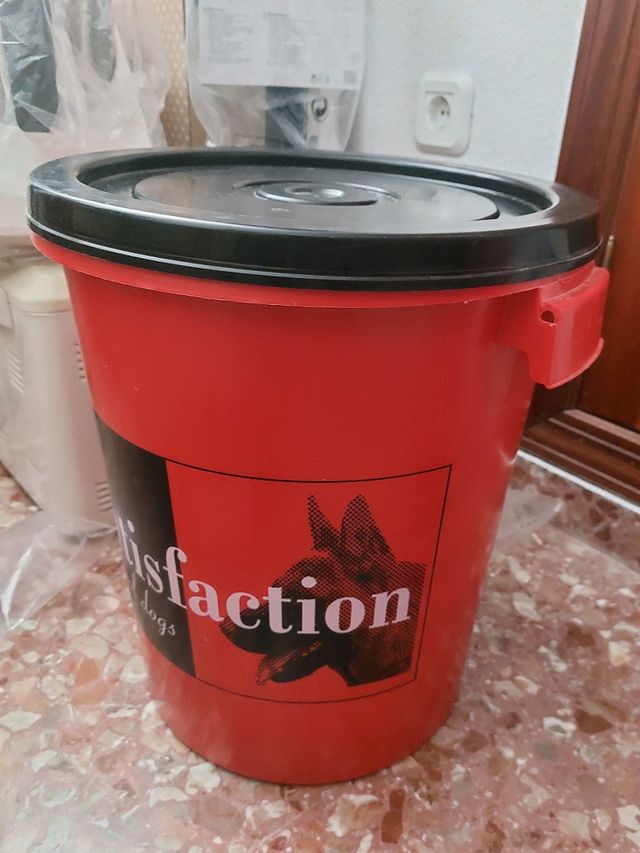 Almacenaje comida perro