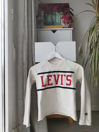 Sudadera crop crema corta Levis