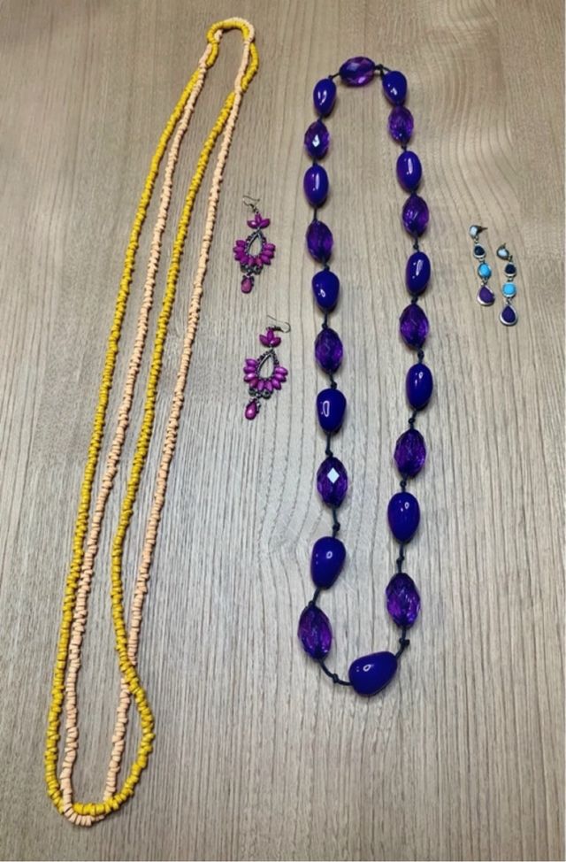 Lote de collares y pendientes