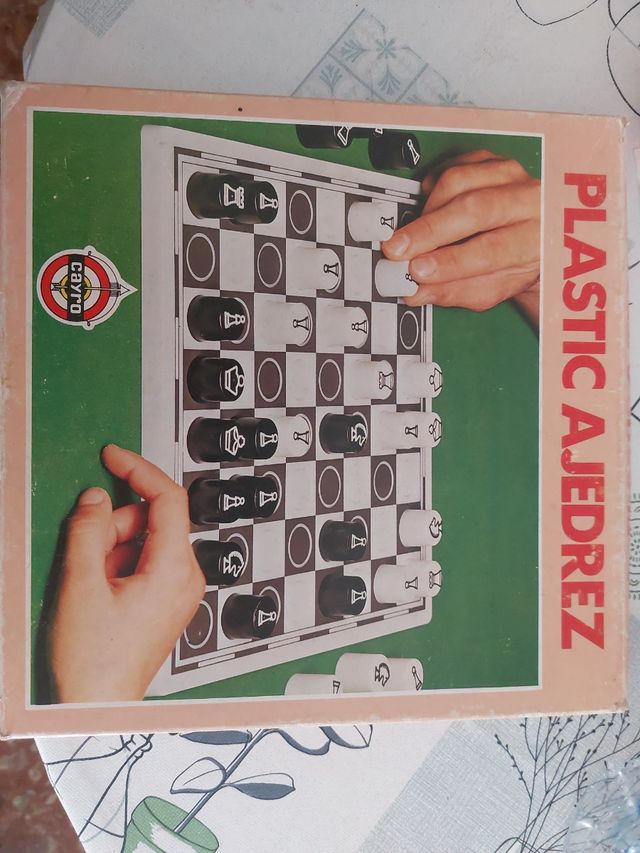 Ajedrez de plástico