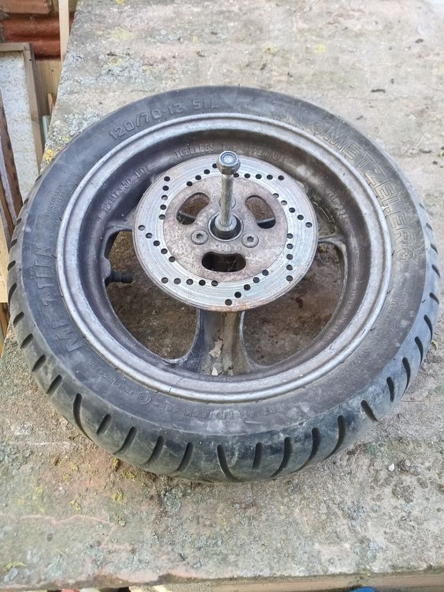 Rueda-LLanta Delantera de Scooter
Benelli 491-50c