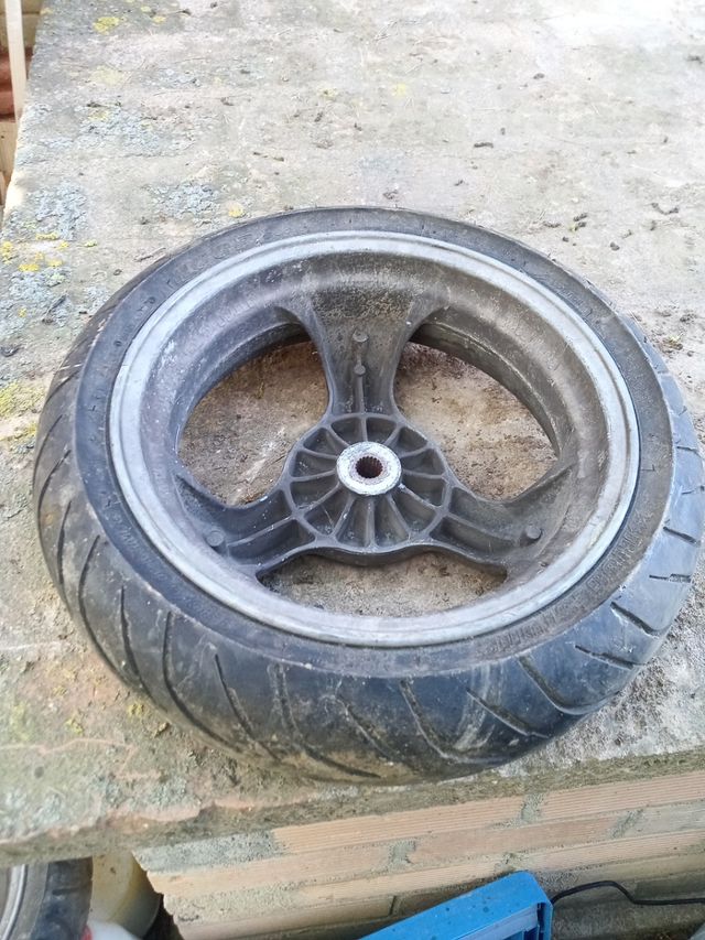 Rueda-LLanta atras de Scooter
Benelli 491-50cc.Me