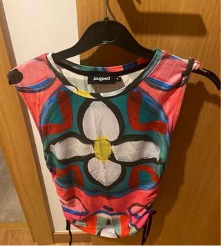 Camiseta sin magas desigual talla S