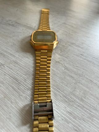 Reloj casio dorado